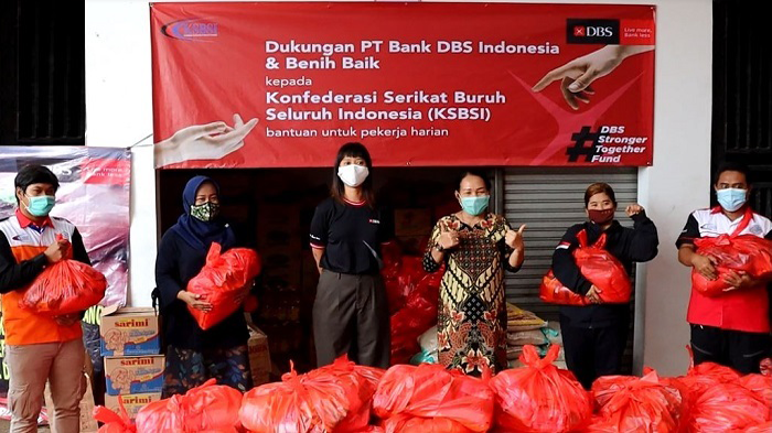  KSBSI Salurkan Ratusan Paket Bansos dari DBS Indonesia