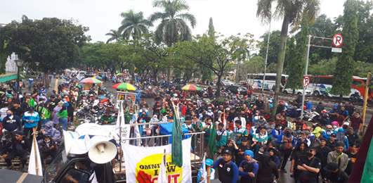  Ribuan Buruh se-Kabupaten Bogor Kepung Kantor Bupati, Desak Kenaikan UMK 2022