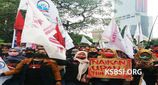  Ribuan Buruh Kepung Kemnaker, Demo Menolak SE UMP 2021