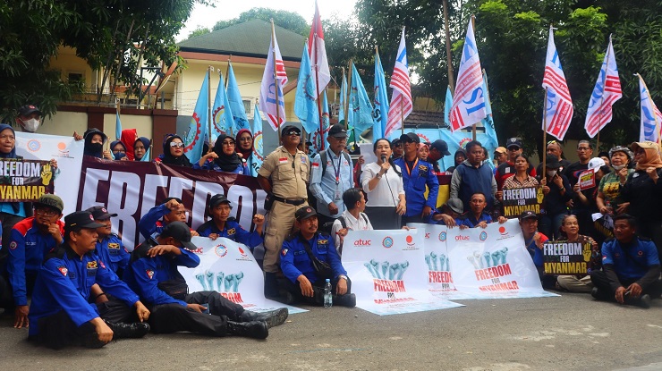 3 Konfederasi Serikat Buruh Terbesar di Indonesia Geruduk Kedubes Myanmar, Ini Tuntutannya 